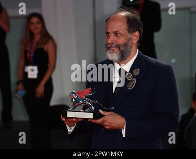 VENICE, ITALY - SEPTEMBER 10:  Luca Guadagnino poses with the Silver Lion for Best Director for 'Bones And All' at the 79th Venice  Film Festival Stock Photo