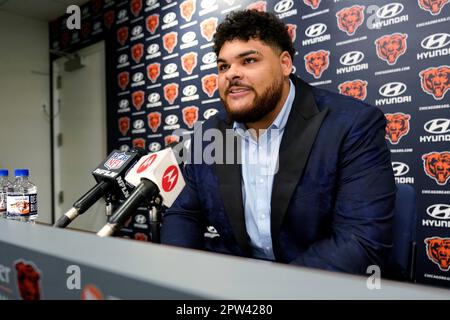 Chicago Bears 2023 Rookie Tryout quarterback N'Kosi Perry warms up during  the NFL football team's rookie minicamp at Halas Hall in Lake Forest, Ill.,  Saturday, May 6, 2023. (AP Photo/Nam Y. Huh