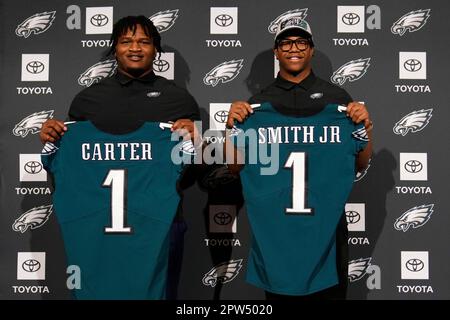 Philadelphia Eagles' Jalen Carter, left, warms up with Moro Ohomo, center,  during NFL rookie football minicamp, Friday, May 5, 2023, in Philadelphia.  (AP Photo/Chris Szagola Stock Photo - Alamy