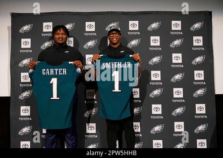 Philadelphia Eagles' Jalen Carter, left, warms up with Moro Ohomo, center,  during NFL rookie football minicamp, Friday, May 5, 2023, in Philadelphia.  (AP Photo/Chris Szagola Stock Photo - Alamy