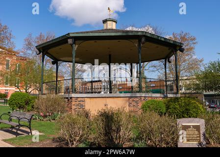 Gazebo in Woodstock Square on a beautiful Spring morning.  Woodstock, Illinois, USA. Stock Photo