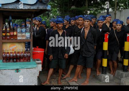 Serang, Banten, Indonesia. 29th Apr, 2023. Baduy people participate in a series of Seba Baduy traditional ceremonies in Serang, Banten. The Seba Baduy tradition is a series of annual traditions of the Baduy people in conveying their aspirations as well as making friends with the local government, as well as a form of gratitude for the abundant harvest. (Credit Image: © Angga Budhiyanto/ZUMA Press Wire) EDITORIAL USAGE ONLY! Not for Commercial USAGE! Credit: ZUMA Press, Inc./Alamy Live News Stock Photo