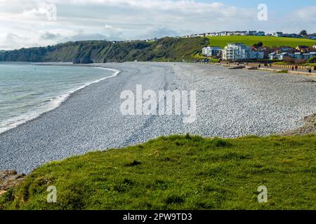 Looking across the pebbled beach at The Knapp, or Cold Knap, close to Barry on the South Wales and Vale of Glamorgan Coast on a sunny April day. Stock Photo