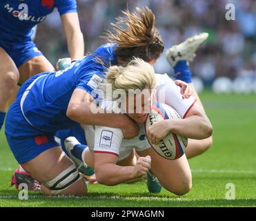 London, UK. 29th Apr, 2023. Marlie Packer scores a try for England during the TikTok Women's Six Nations match at Twickenham Stadium, London. Credit: Mark Pain/Alamy Live News Stock Photo