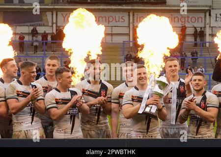 Warrington, UK. 29th Apr, 2023. England players with the trophy during the Mid Season International match England vs France at Halliwell Jones Stadium, Warrington, United Kingdom, 29th April 2023 (Photo by Steve Flynn/News Images) in Warrington, United Kingdom on 4/29/2023. (Photo by Steve Flynn/News Images/Sipa USA) Credit: Sipa USA/Alamy Live News Stock Photo