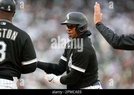 The Chicago White Sox first base coach is named Boston and is wearing Red  Sox : r/baseball