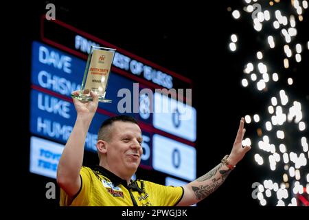 LEEUWARDEN - Dave Chisnall (ENG) wins the final of the Dutch Darts Championship 2023 in the WTC Leeuwarden. This darts tournament is the sixth European tour organized by the Professional Darts Corporation (PDC). AP SANDER KING Stock Photo