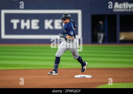 Teoscar Hernández, Cal Raleigh shine in Mariners' comeback win