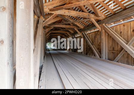 Historic Hamden timber covered bridge in the Hamlet of Hamden, Delaware County NY Stock Photo