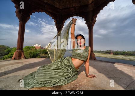 Nandini Singh, a female model poses for photos near of the iconic Tajmahal. (Photo by Avishek Das / SOPA Images/Sipa USA) Stock Photo