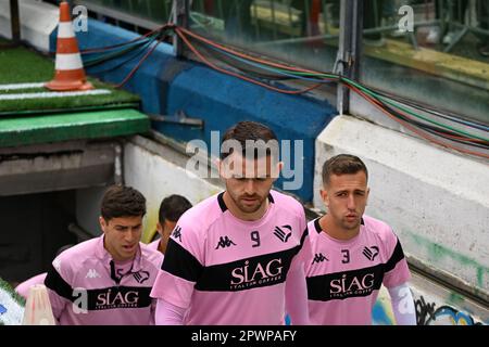 Matteo Brunori (Palermo) warm up during Cosenza Calcio vs Palermo FC ...