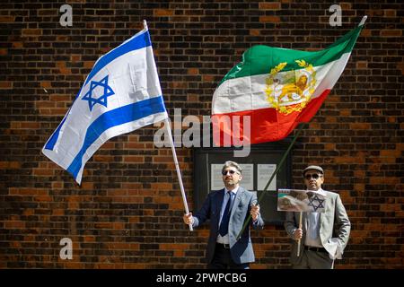 After the historic visit of Iran's Crown Prince, Reza Pahlavi, to Israel, a group of British Iranians favouring the monarchy gathered at the Israeli E Stock Photo