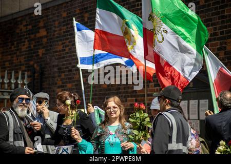 After the historic visit of Iran's Crown Prince, Reza Pahlavi, to Israel, a group of British Iranians favouring the monarchy gathered at the Israeli E Stock Photo