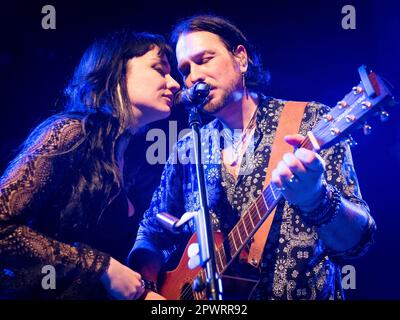 Grace Bond on vocals, Aaron Bond on guitar & vocals Stock Photo