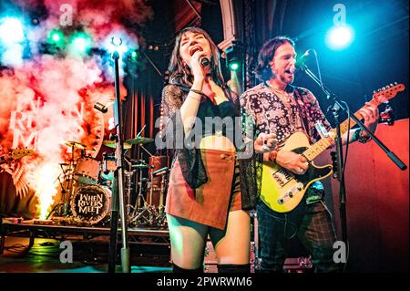 Grace Bond on vocals, Aaron Bond on guitar & vocals Stock Photo