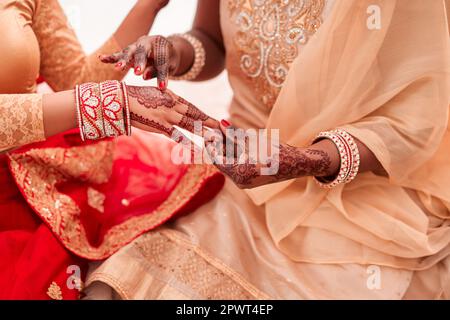 Parineeti Raghav Wedding bridal mehndi design for back and front hand |  Times Now