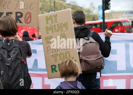 London, UK. 01st May, 2023. A child of a nurse holds a placard on May Day reading 'My mum is a pharmacist too' during the march from St Thomas' Hospital to Trafalgar Square in London . Nurses march from St Thomas' Hospital to Trafalgar Square in central London on May Day on strike for 24 hours over pay, recruitment and retention in the national health service. (Photo by Steve Taylor/SOPA Images/Sipa USA) Credit: Sipa USA/Alamy Live News Stock Photo