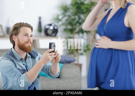 man takes a photo of pregnant woman Stock Photo - Alamy