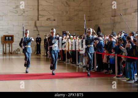 Changing of the guard at the National Chiang Kai-shek Memorial Hall, Taiwan, Taipei Stock Photo