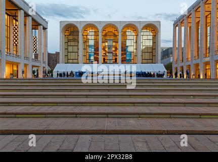 Lincoln Center at dawn: View of David H. Koch Theater, Metropolitan Opera House and David Geffen Hall, around Josie Roberson Plaza Stock Photo