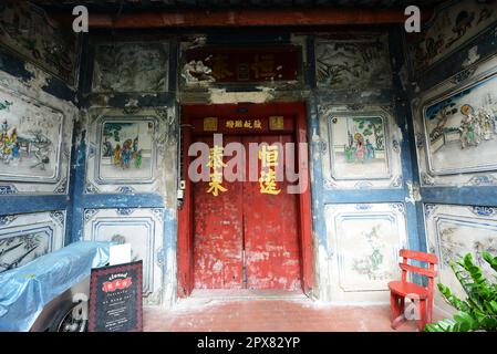 Walking through the historical neighborhood of Talat Noi in Bangkok, Thailand. Stock Photo