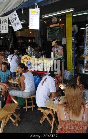 A street bar at the colorful and vibrant Chatuchak weekend market in Bangkok, Thailand. Stock Photo