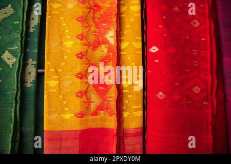 Pure Cotton Bangladeshi Jamdani Saree, Technics : Attractive Pattern,  Handloom, Machine Made, Pattern : Printed at Rs 1,000 / Piece in Kolkata