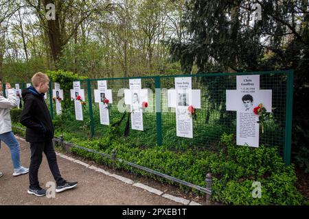 commemorative crosses for victims of the Berlin Wall on Ebertstrasse near Reichstag building, people were shot or died in other ways while trying to f Stock Photo