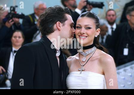 New York City, United States. 01st May, 2023. Brooklyn Beckham and Nicola Peltz Beckham attend the 2023 Costume Institute Benefit celebrating Karl Lagerfeld: A Line of Beauty at Metropolitan Museum of Art in New York City, NY, USA on May 01, 2023. Photo by Charles Guerin/ABACAPRESS.COM Credit: Abaca Press/Alamy Live News Stock Photo