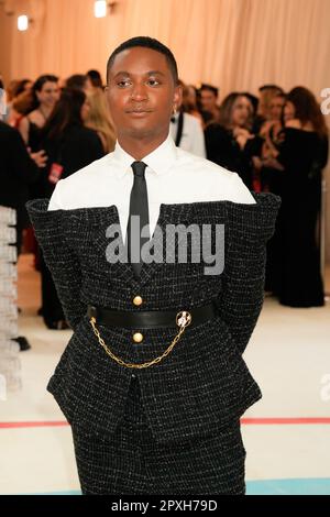 advisry on X: Chi Osse at the MET Gala 2023 in custom Advisry suit 🖤🖤  Look notes from Keith: “The look is a reinterpretation of a womenswear look  Karl made for his