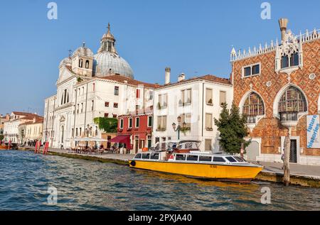 Le Zitelle Church (Chiesa di Santa Maria della Presentazione) (left) and Casa dei Tre Oci palazzo (right) next to Giudecca Canal, Giudecca, Venice Stock Photo