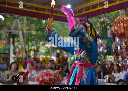 Shaman plays the role of a god performing rituals to transmit messages in Mother Goddess Worship event. North Vietnam. hầu đồng. 越南旅游, 베트남 관광, ベトナム観光 Stock Photo