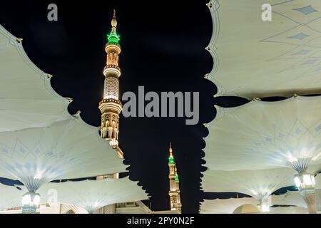 Prophet Mosque minarets with umbrellas in the foreground, Medina, Saudi Arabia Stock Photo