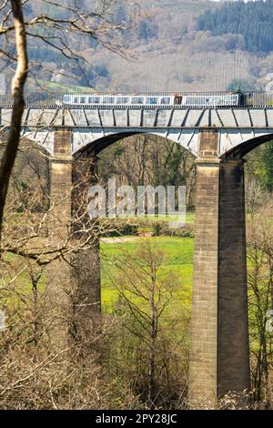 Canal narrowboat crossing 38 meters above the river Dee on the  Pontcysyllte Aqueduct near Llangollen North Wales, a UNESCO world heritage site Stock Photo