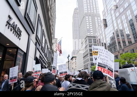 New York, USA. 02nd May, 2023. Members of the Writers Guild of America picket outside Peacock NewFronts Studios in New York City, demanding fair pay and residuals for their work in the era of streaming media Credit: Meir Chaimowitz/Alamy Live News Credit: Meir Chaimowitz/Alamy Live News Stock Photo