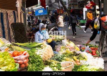 Hanoi, Vietnam, January 2023.  panoramic view of  the traditional food vendors on the  street in the city center. Stock Photo