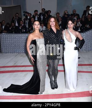 Met gala 2023 aubrey plaza hi-res stock photography and images