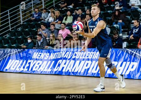 Fairfax, Virginia, USA. 2nd May, 2023. CAL FISHER (19) of Penn State University serves the ball during the quarterfinal match against Ohio State University in the 2023 NCAA Men's Volleyball Championship. (Credit Image: © Robert Blakley/ZUMA Press Wire) EDITORIAL USAGE ONLY! Not for Commercial USAGE! Stock Photo