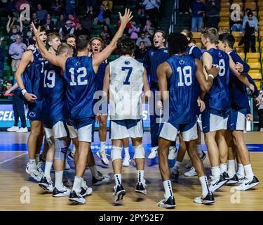 Fairfax, Virginia, USA. 2nd May, 2023. The Penn State University Men's Volleyball Team celebrates winning their quarterfinal match against Ohio State University in the 2023 NCAA Men's Volleyball Championship tournament. (Credit Image: © Robert Blakley/ZUMA Press Wire) EDITORIAL USAGE ONLY! Not for Commercial USAGE! Stock Photo