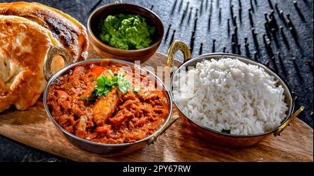 Butter chicken with rice and naan bread served in karahi pots Stock Photo