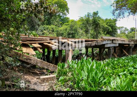 Transpantaneira - typical run-down wooden bridge crossing a river in the Pantanal Wetlands, Mato Grosso, Brazil Stock Photo