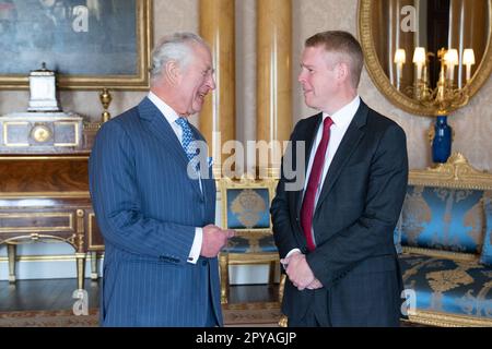 King Charles III receives the Prime Minister of New Zealand, Chris Hipkins, during an audience at Buckingham Palace, London. Picture date: Wednesday May 3, 2023. Stock Photo