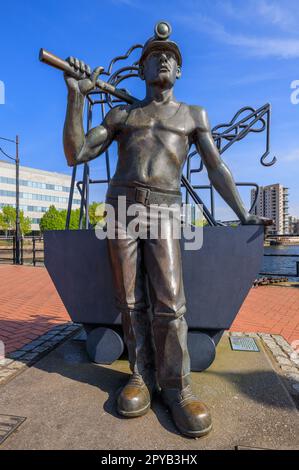 'From Pit to Port' coal  miner sculpure at Roath Basin, cardiff Bay, Wales Stock Photo