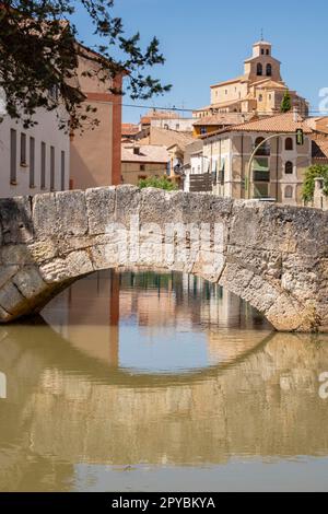 puente sobre el rio Duero y  Iglesia de Nuestra Sra. Del Rivero, San Esteban de Gormaz, Soria, Comunidad Autónoma de Castilla, Spain, Europe Stock Photo