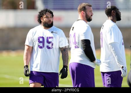 Minnesota Vikings defensive tackle Khyiris Tonga (95) walks the