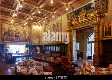 Living room at Hearst Castle, built by William Randolph Hearst - San Simeon,  California Stock Photo