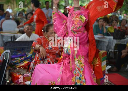 Shaman plays the role of a god performing rituals to transmit messages in Mother Goddess Worship event. Vietnam. Asia. hầu đồng. 越南旅游, 베트남 관광, ベトナム観光 Stock Photo