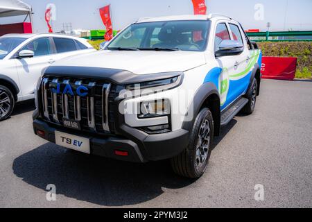 https://l450v.alamy.com/450v/2pym3j2/anhui-province-china-17042023-ev-version-of-the-jac-t9-pickup-truck-being-driven-on-a-track-during-a-test-drive-2pym3j2.jpg