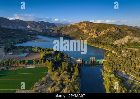 Aerial view of the Sant Llorenç de Montgai reservoir and the surroundings of Camarasa and the Mont-roig mountain range (Lleida, Catalonia, Spain) Stock Photo