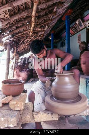 A potter making a clay pot on a potter's wheel, Tamil Nadu, South India, India, Asia Stock Photo